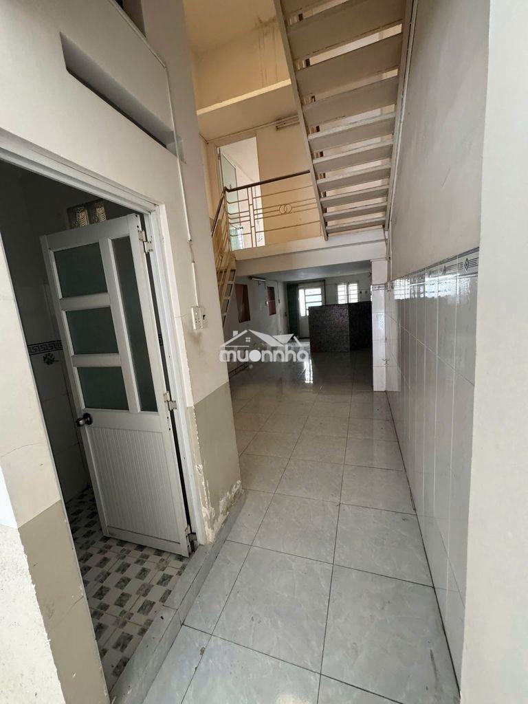 Cho thuê nhà riêng 2pn, sân xe hơi, lối độc lập, gần chợ bà chiểu - 2