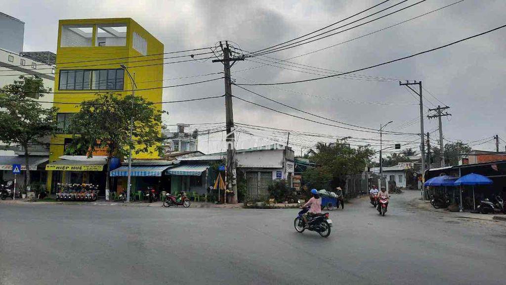 Cho thuê mặt bằng trệt- lầu 1, lầu 2, sân thượng tòa nhà màu vàng phư - 4