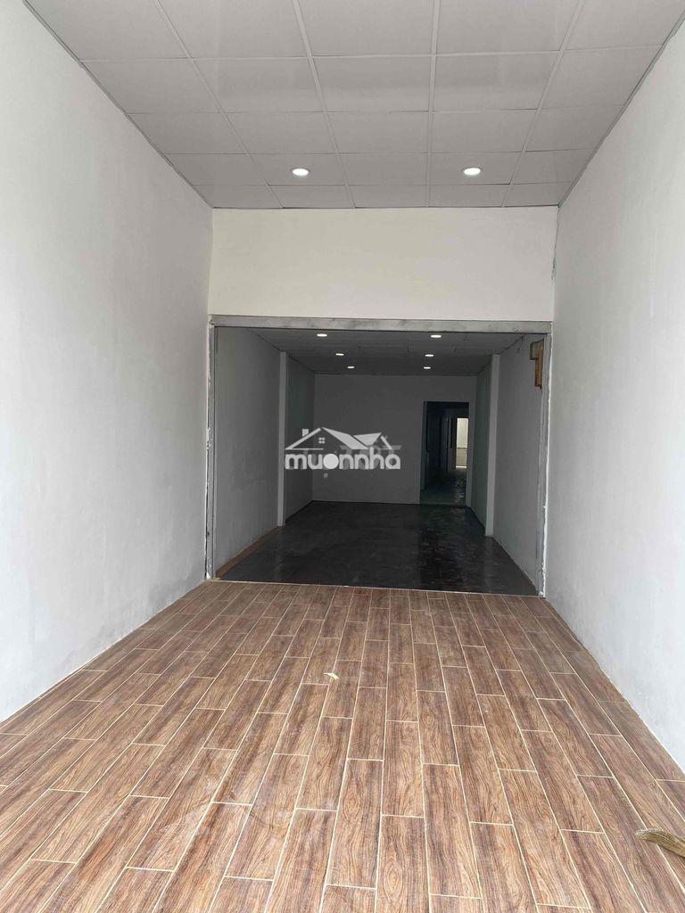 Nhà ống mặt tiền, diện tích lớn, tiện kinh doanh đa ngành.