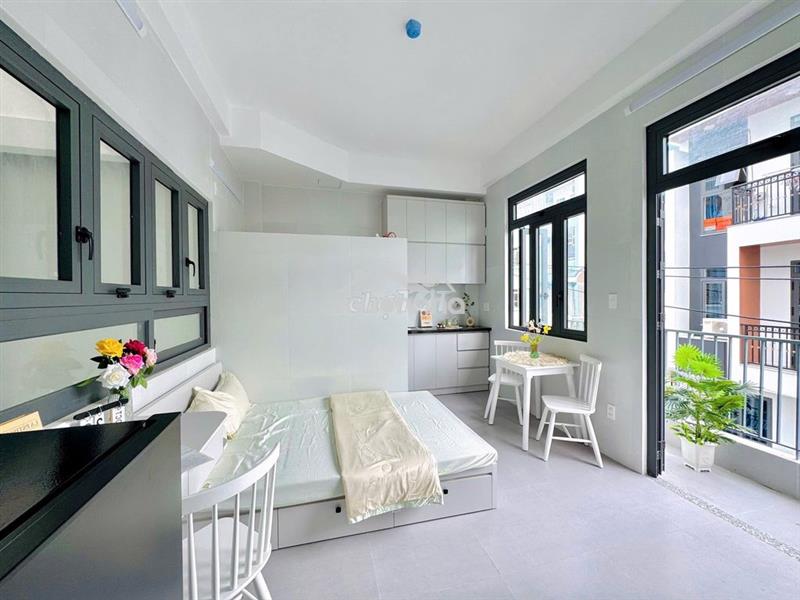 Studio ban công, tòa nhà sạch đẹp - bình thới ngay đầm sen