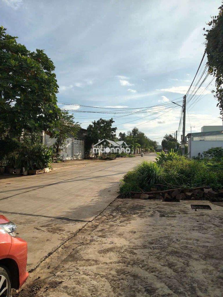 Nhà htx quyết tiến gần chợ âu cơ