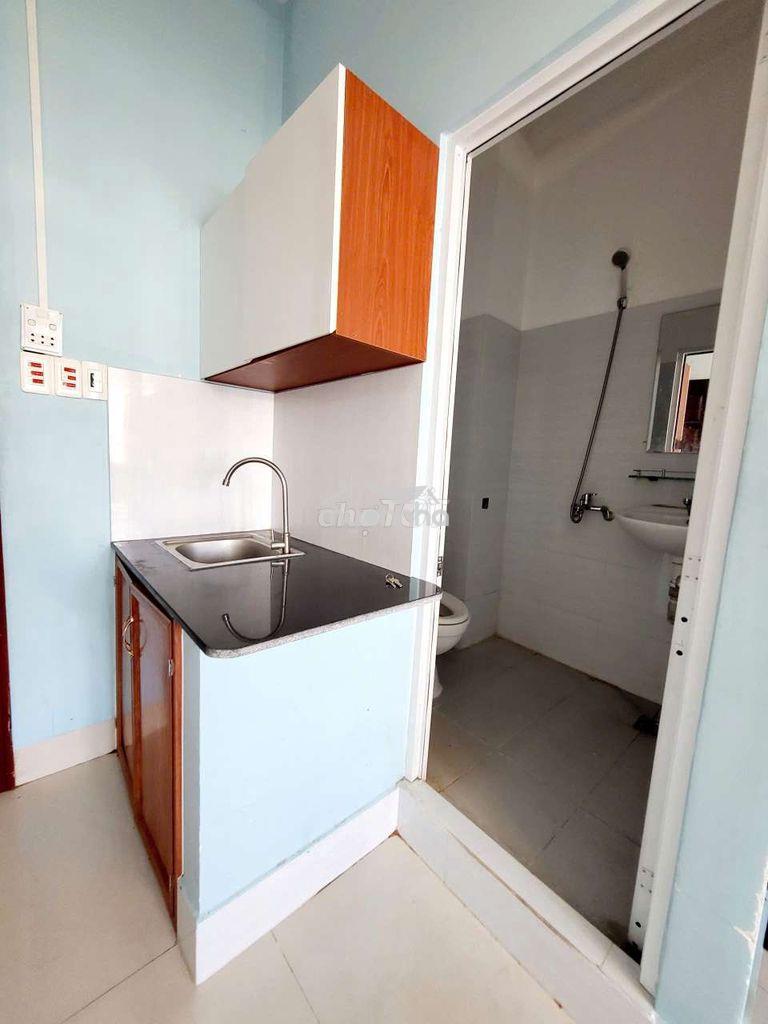 Chính chủ cho thuê căn hộ rộng 45m2 ở đường huỳnh văn bánh giá 5tr2 - 4