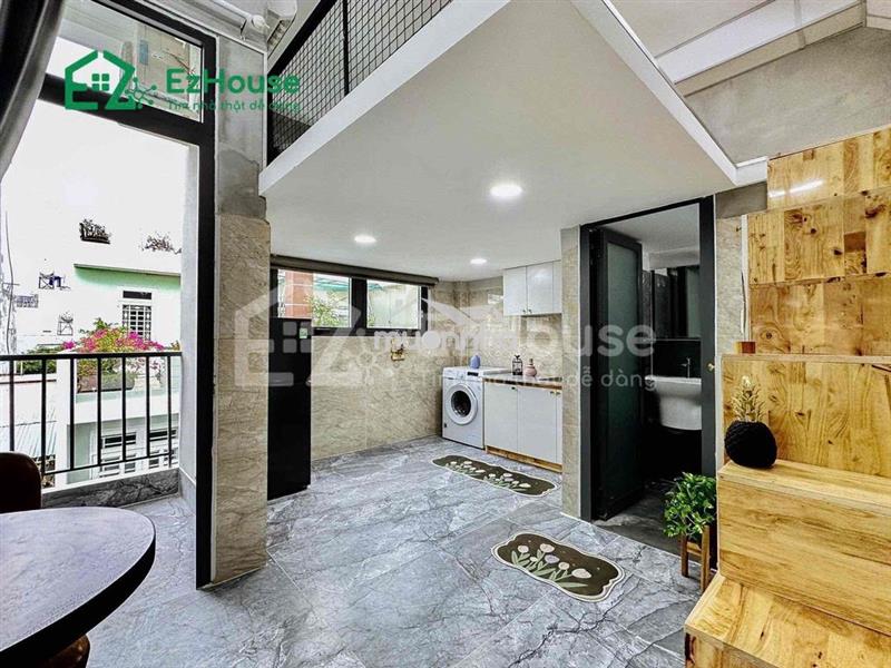 Căn hộ dạng duplex full nội thất có ban công gần vòng xoay lê đại hành