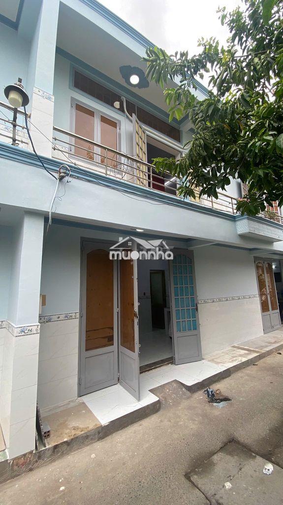 Nhà nguyên căn, hẻm xe hơi thông ra kdc, điện nước chính thức