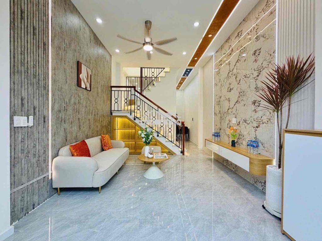 Ngay ngã 6 quang trung, 20m lên xe hơi, full nội thất, dt 34m2, 2 tầng - 3