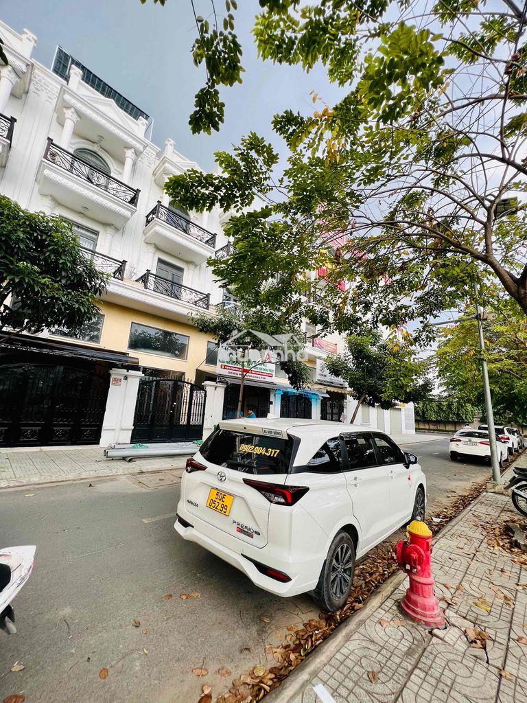 Cho thuê nhà phố dt 250m2 1trệt 1lửng 3lầu 4pn 5wc vỉa hè xe tải đậu - 2