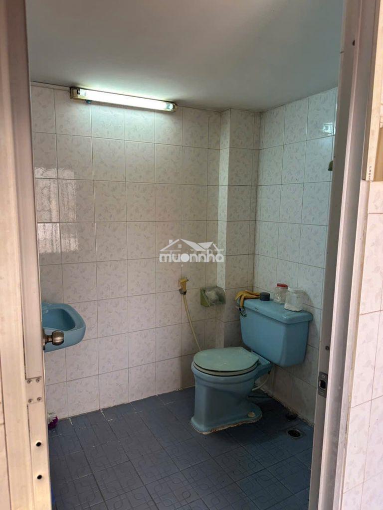 Nhà hẻm 233  nguyễn trãi , phường nguyễn cư trinh, quận 1,