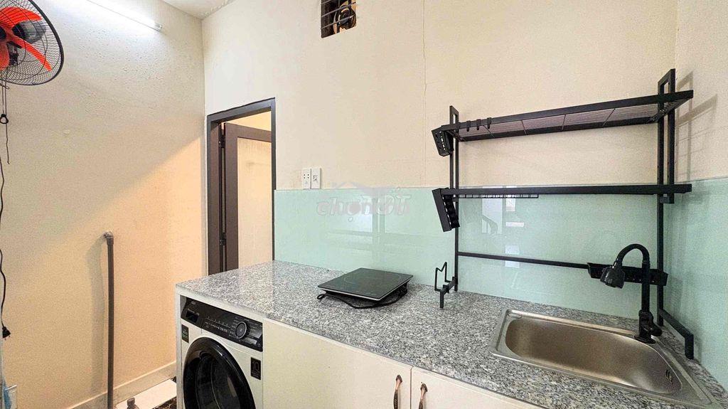 Cho thuê chdv 2pn + 1pn ban công nguyên tầng 50m2 full nội thất mới q3 - 3