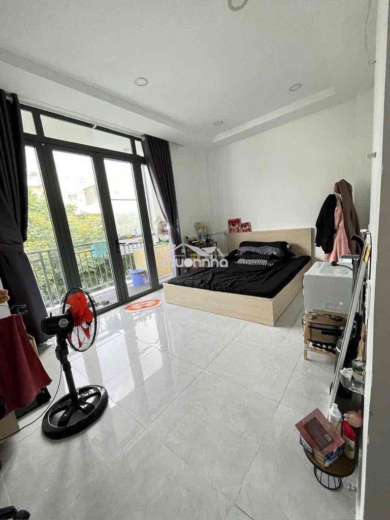 Ngay cổng trường văn lang - Ảnh 3