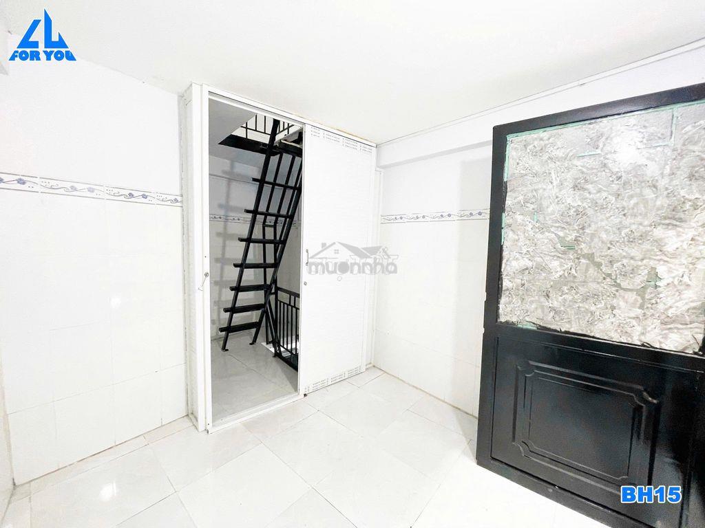 Nhà nguyên căn 3 lầu - 2wc - có lối đi riêng gần chợ bình thành - 4
