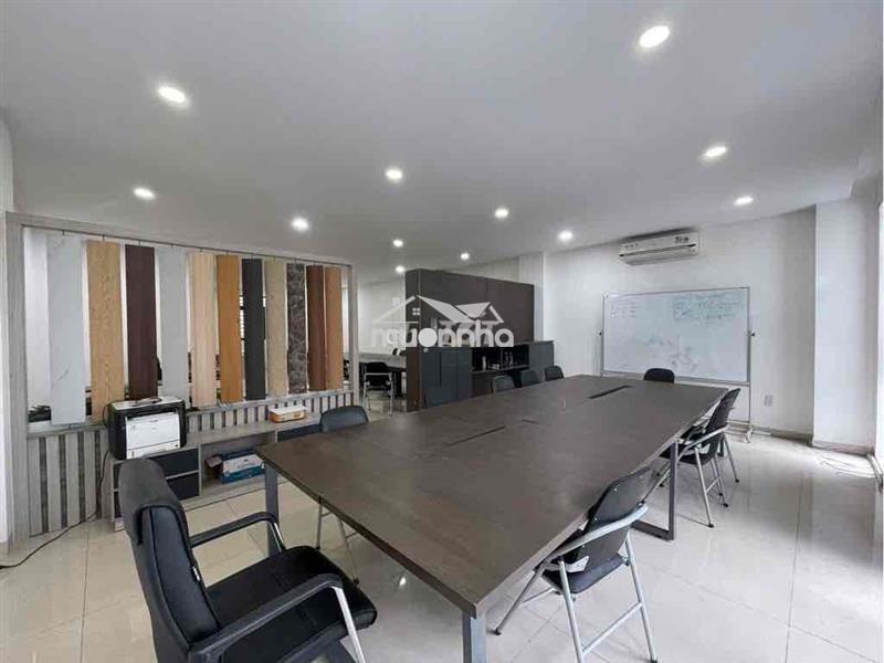 Văn phòng 85m2, sẵn nội thất, máy lạnh, hầm xe ở vạn phúc. giá 15,5 tr