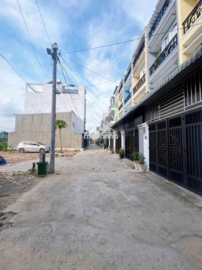 Cho thuê nhà 1 trệt 2 lầu, dt 4×15 có 4pn,4wc. thạnh lộc 41,hẻm xe hơi - 2