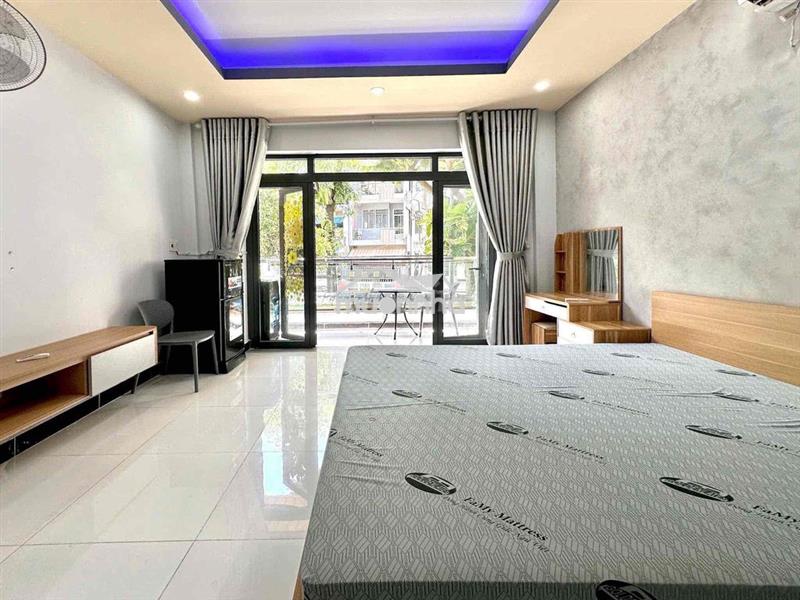 Ban công lớn - đầy đủ nội thất - gần mega bình phú