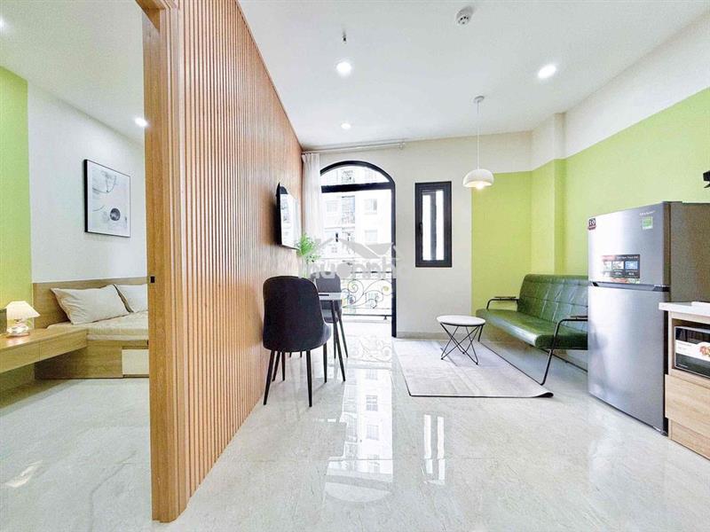 Căn hộ 1 phòng ngủ bancol 50m2 ngay công viên gia định