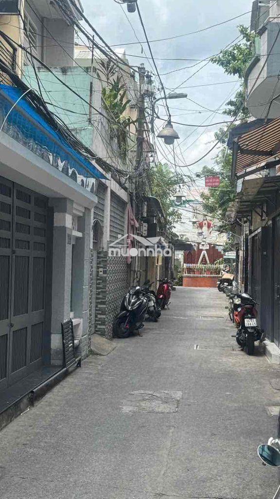 Bán nhà quận 4 - khu xóm đạo