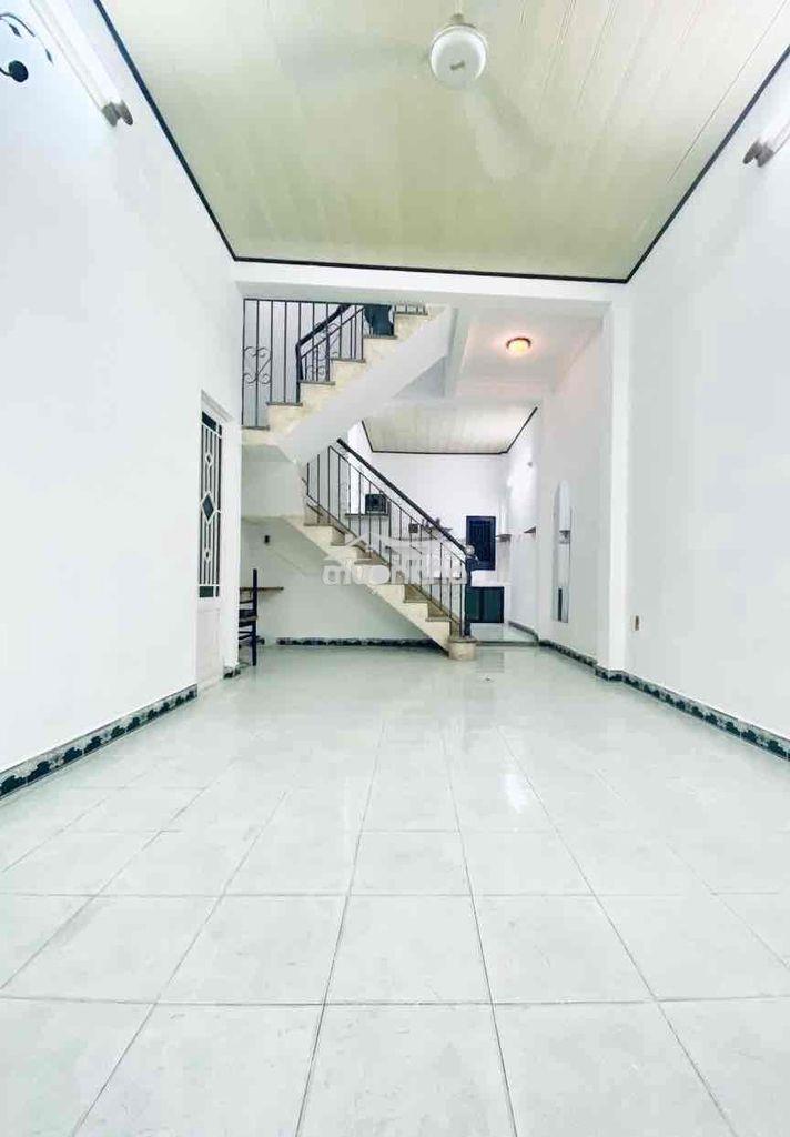 Nhà xinh q10, 36m2, 1 trệt 1 lầu, 2p. ngủ sân để xe ở và đi làm ok - 2