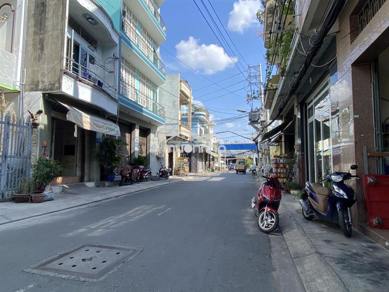 Nhà thuê 10x30m.cấp 4.hẻm 10m lũy bán bích.gía:35tr