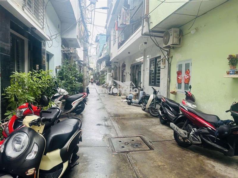 Hxh trần nhân tôn - q5 - 2 tầng - 3.3 x 15 - 6.7 tỷ (còn t.l)