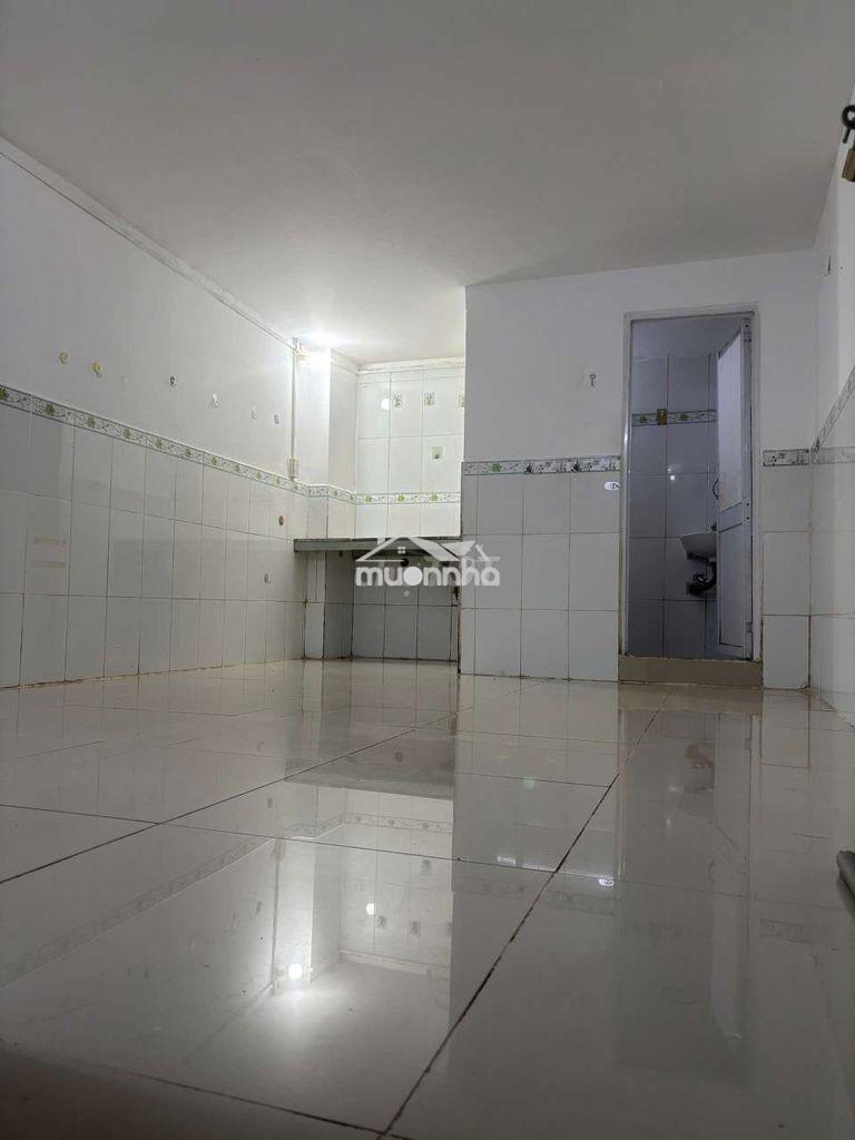 Gần trường đại học công thương, gân ngã ba  lê trọng tấn - 2