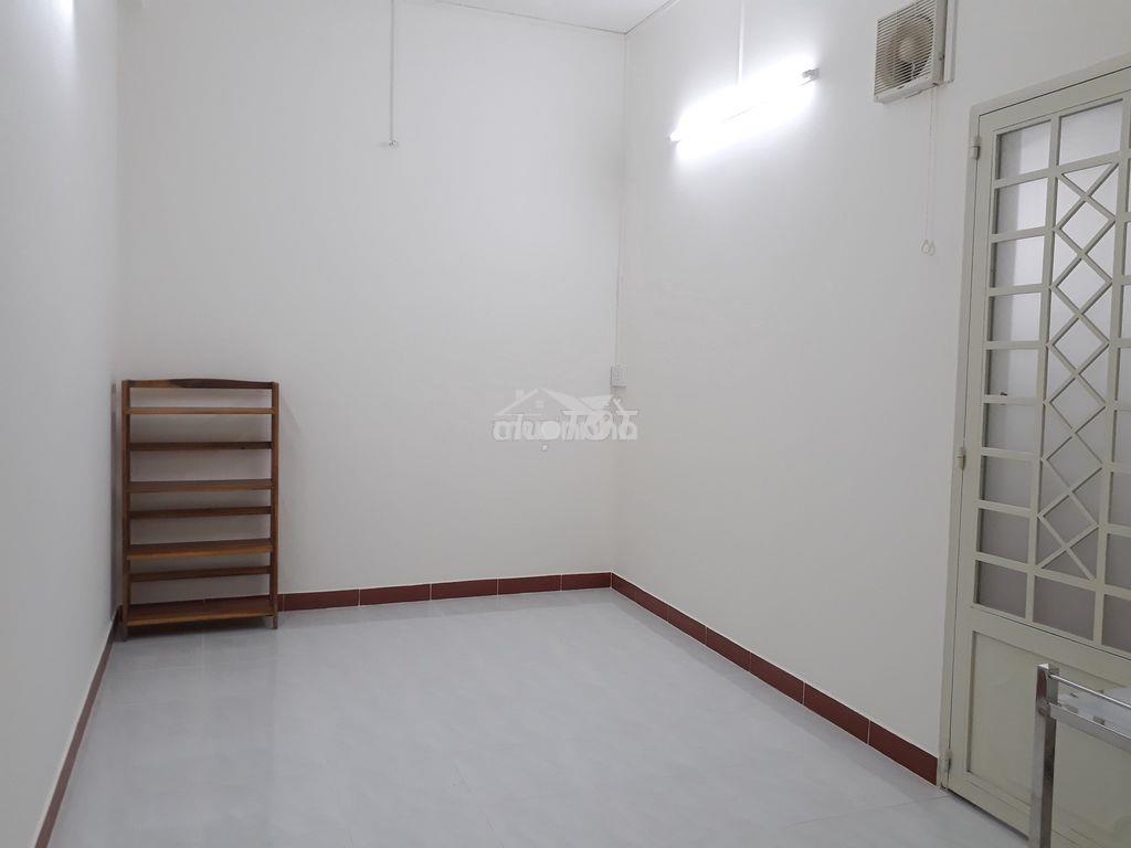 Phòng ngay tt q3.sạch sẽ, an ninh.có lối đi riêng, toilet trong phòng. - 2
