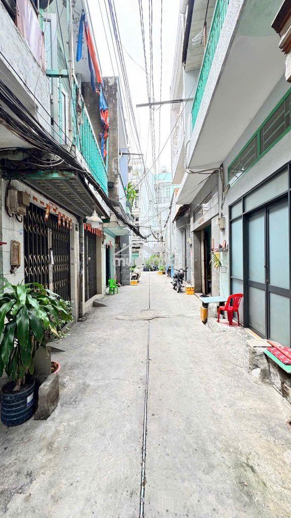 - Nhà 3 lầu giá siêu tốt