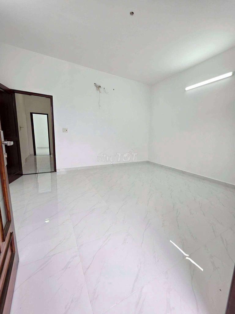 Nhà lầu đường 8m khu dân cư cao cấp giá 10 triệu - 4