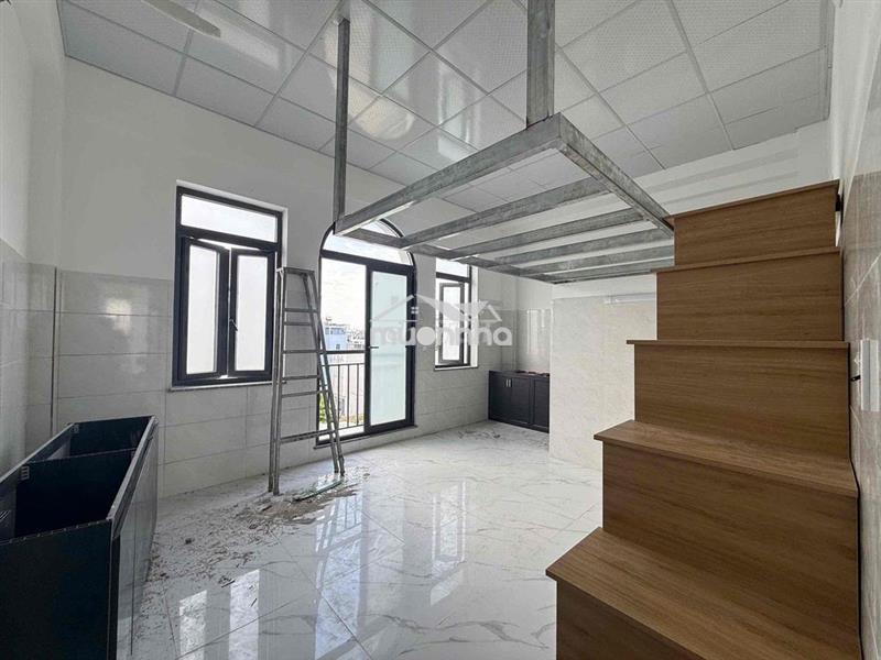 Duplex ban công - full thoáng có thang máy gần nttu