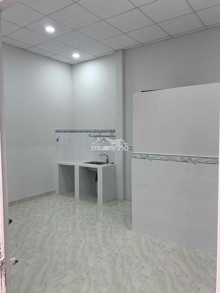 Phòng tự quản - giờ giấc tự do: 4 x 4,7 trang bị 01 máy lạnh. - 2