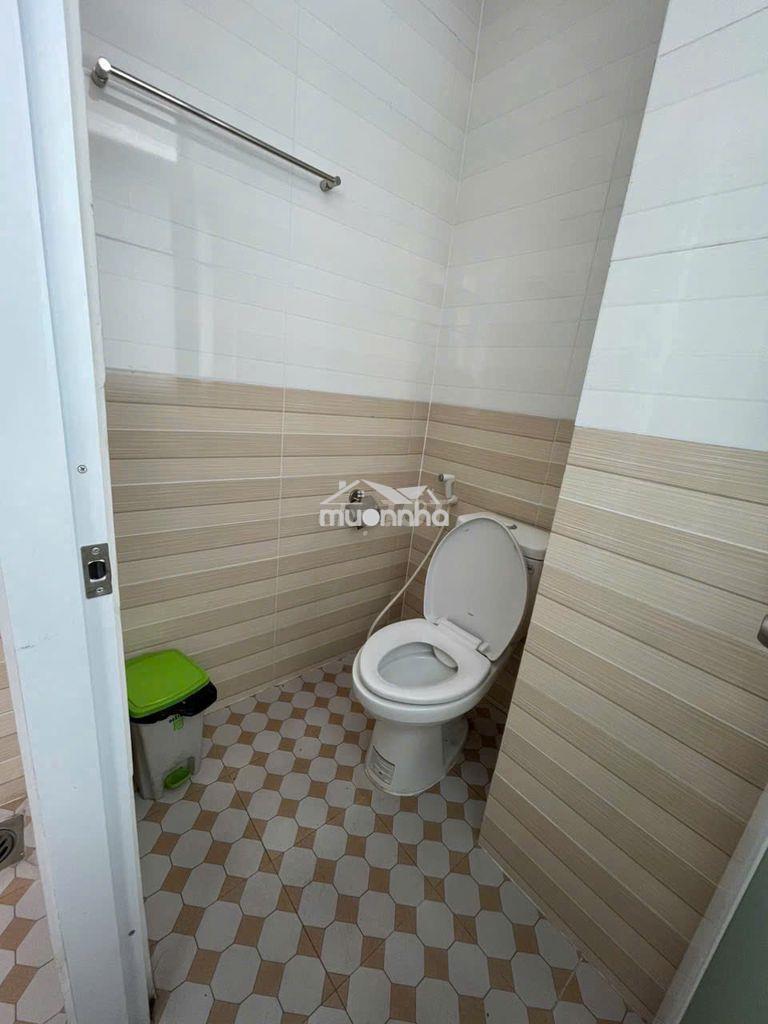 Văn phòng 80m2 vạn phúc, ngăn sẵn 2 phòng, có nội thất, hầm. chỉ 16 tr - 3