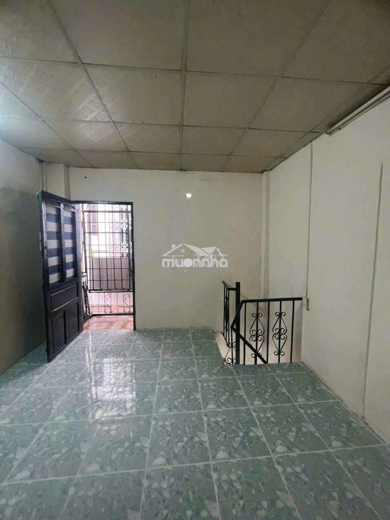 Cho thuê nhà đường hưng phú p9.q8 dt.4×5 } 1 lầu 1 phòng 1 wc hẽm 2m5 - 3