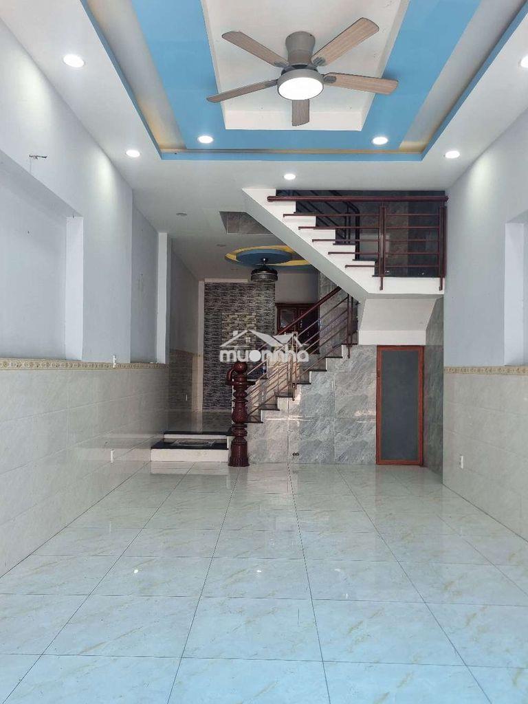 Cho thuê nhà bà điểm
gần chợ cây me
dt 4x13 -2 lầu 3pn -3wc