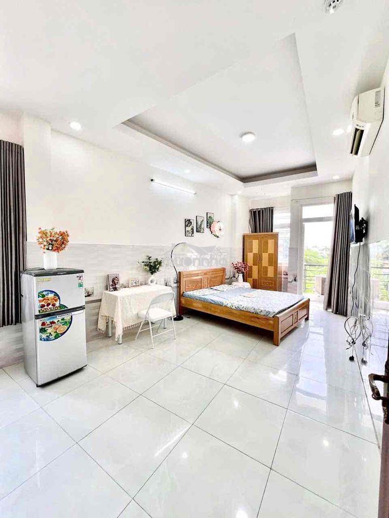 Ban công riêng – full nội thất | gần sân bay
