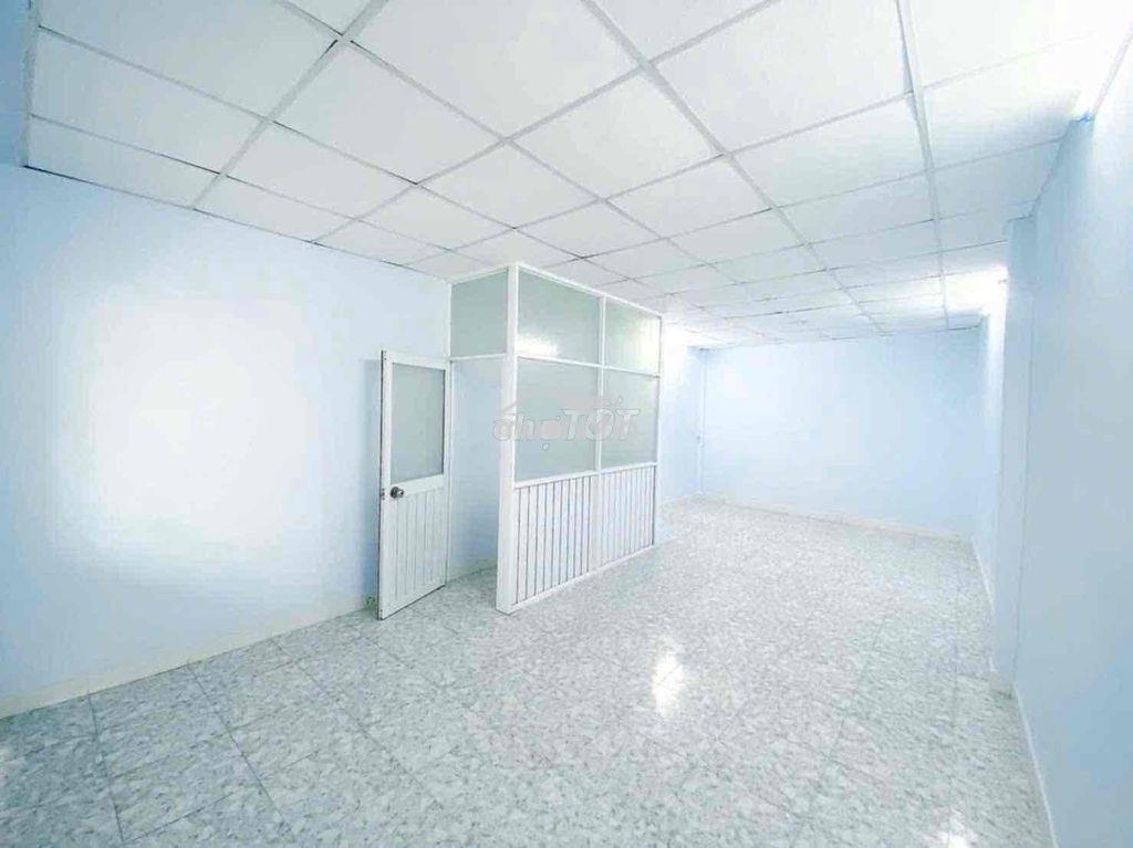 Nhà 3 tầng - sổ vuông a4 - 40m ra mặt tiền - 24m2 - 4,x tỷ - 2