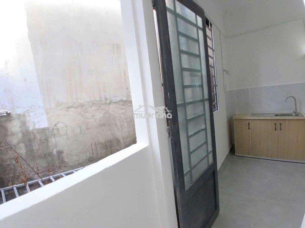 Phòng có gác cao, cửa sổ trời, ánh sáng tự nhiên, ngay cạnh đầm sen, - 2