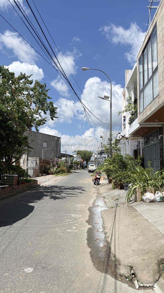 Bán nền 4,5 x 18 có 2 hẻm kỹ thuật - đường số 30- kdc cty 8 - 3