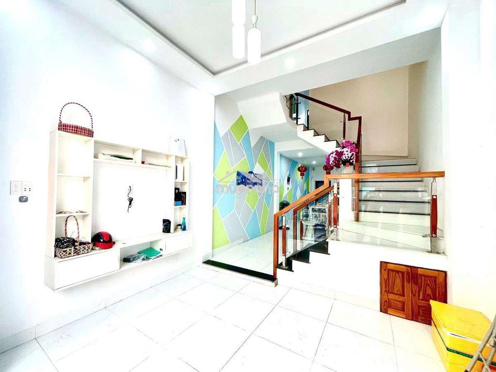 Nhà 2 tầng, dọn vào ở ngay - 3