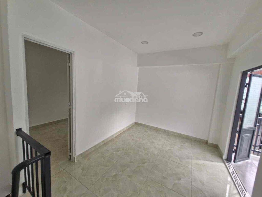 Nhà 2 tầng ngay ngã tư linh xuân thủ đức - 3
