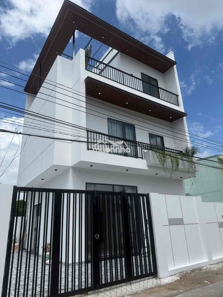 Nhà mt dx024 ngang 10 - 3pngu có sân thượng