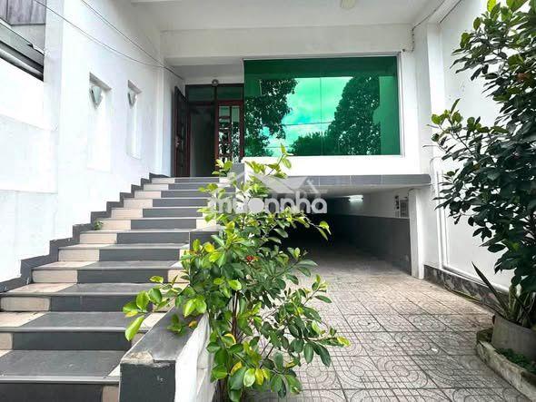 Cực rẻ- biệt thự đường 25- gigamall, 1 hầm 3 lầu, 5pn, 27tr
