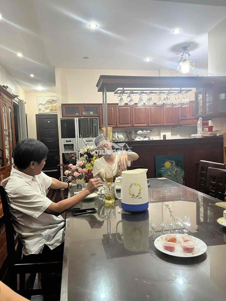 Nhà 3 mặt tiền thoáng mát giá rẽ - 4
