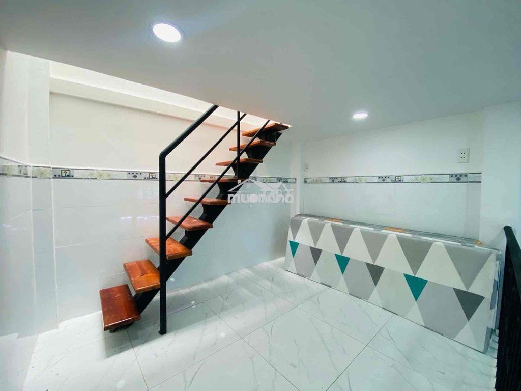 Nhà đẹp nhỏ gọn ở ngay- ra sân bay 5 phút. về bình thạnh 7p - 3