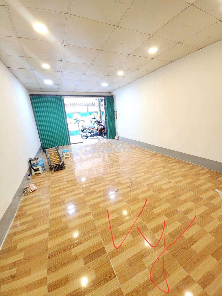Nhà nguyên căn q4 sẵn 2pn cách đh tài chính marketing 1km - 2