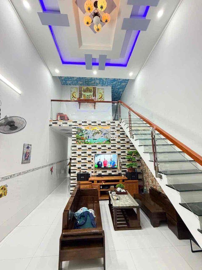 Bán nhà 1 trệt 1 gác đúc ( sc) gần chợ hoá an. dt: 64m2. giá: 1ty150