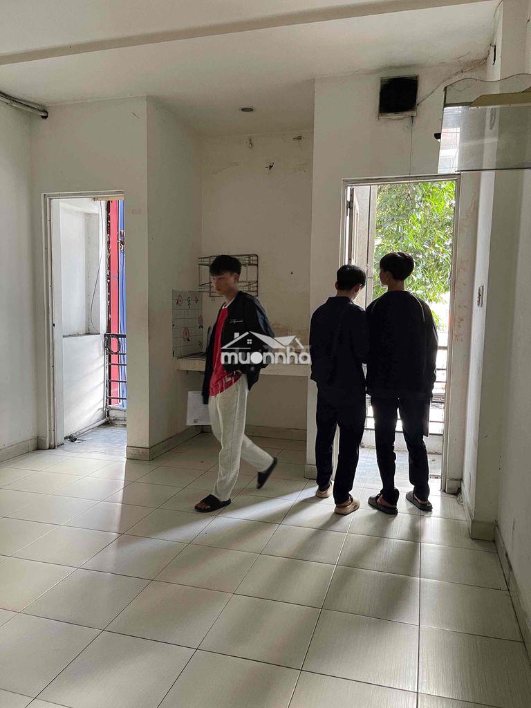 Lầu 1 có 2 phòng 1 wc có ban công ở gđ 4 đến 5 người - 4