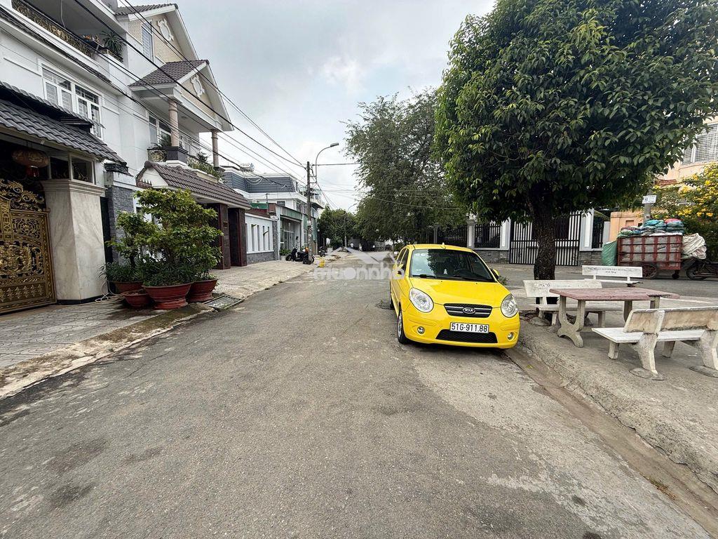 Nợ bank - bán biệt thự tâm huyết -đối diện công viên- 244m rộng 12m - 3