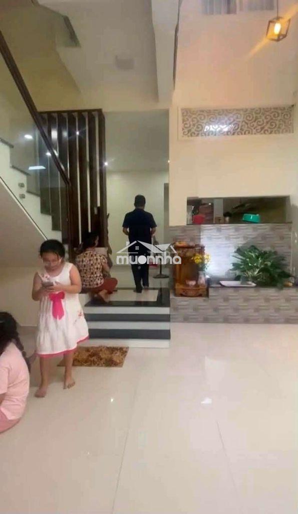 Nhà 3 lầu gần ngã tư 550 - 3