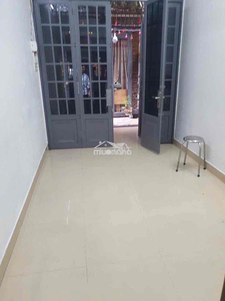 Nhà thuê giá tốt - trang bị sẵn 2 máy lạnh mát rượi tại lê văn duyệt,