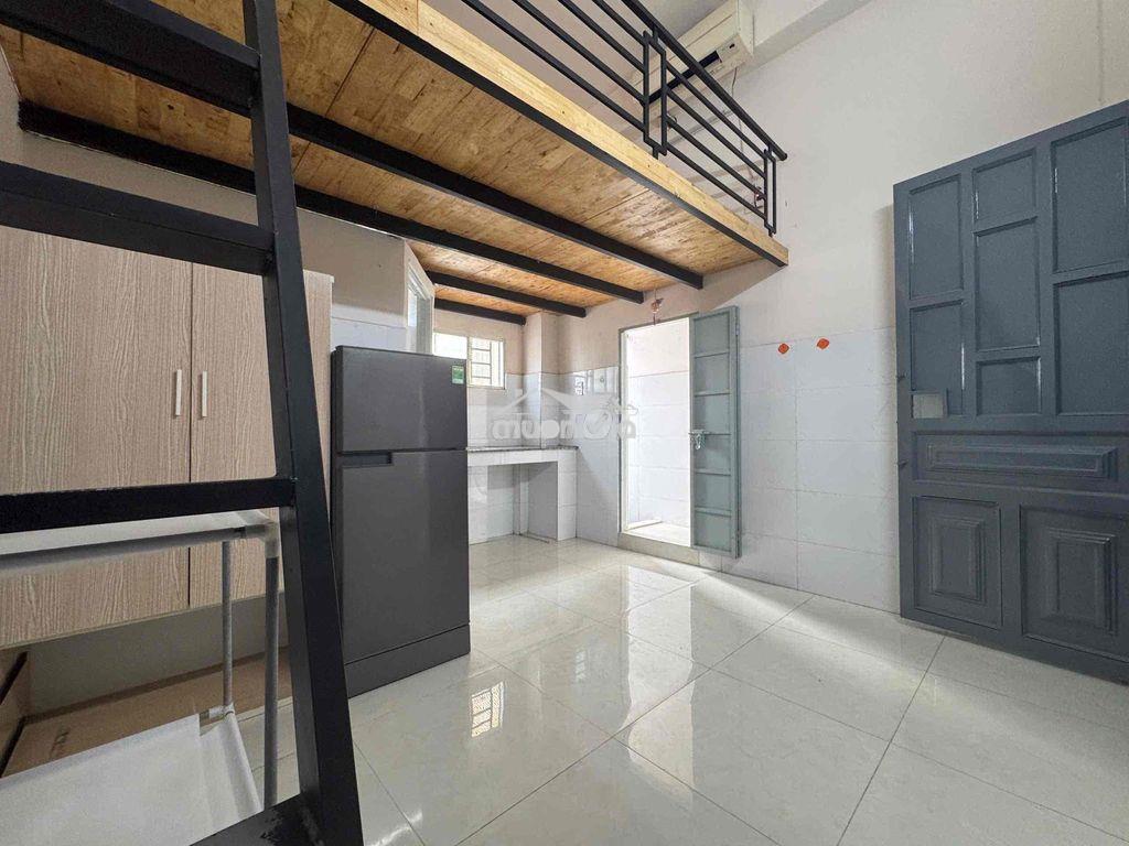 Trống 1 phòng gác cao cửa sổ trời, sẵn nội thất ngay etown cộng hoà - 2