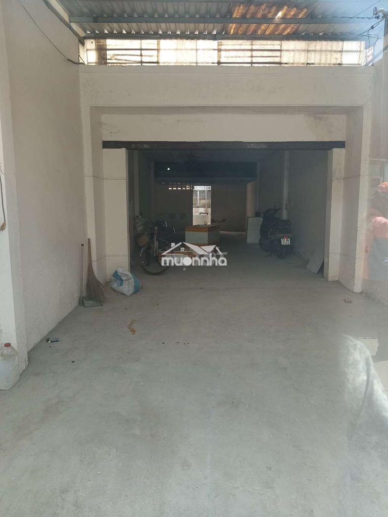 Cho thuê nhà làm kho hẽm xe tải khu c phạm hùng. dt 4x20. giá 7trieu