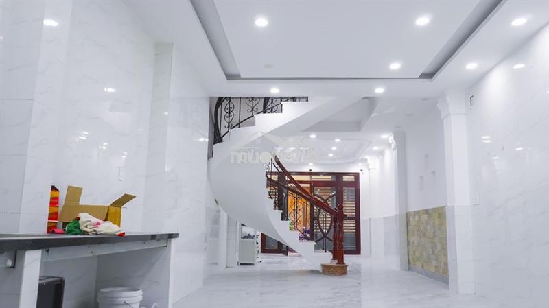 Nhà 3 tầng quận 5 – hẻm ô tô, 2 mặt thoáng trước sau, 5 phòng – 4 wc